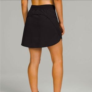 Lululemon Hotty Hot High Rise skirt *long size 8